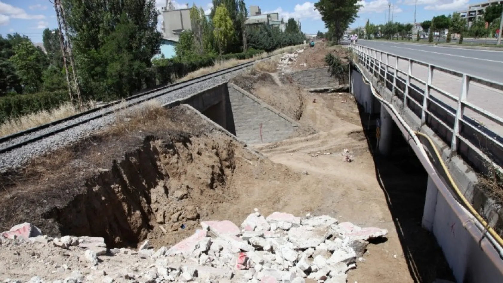 Kızılay Köprüsü yeniden inşa ediliyor