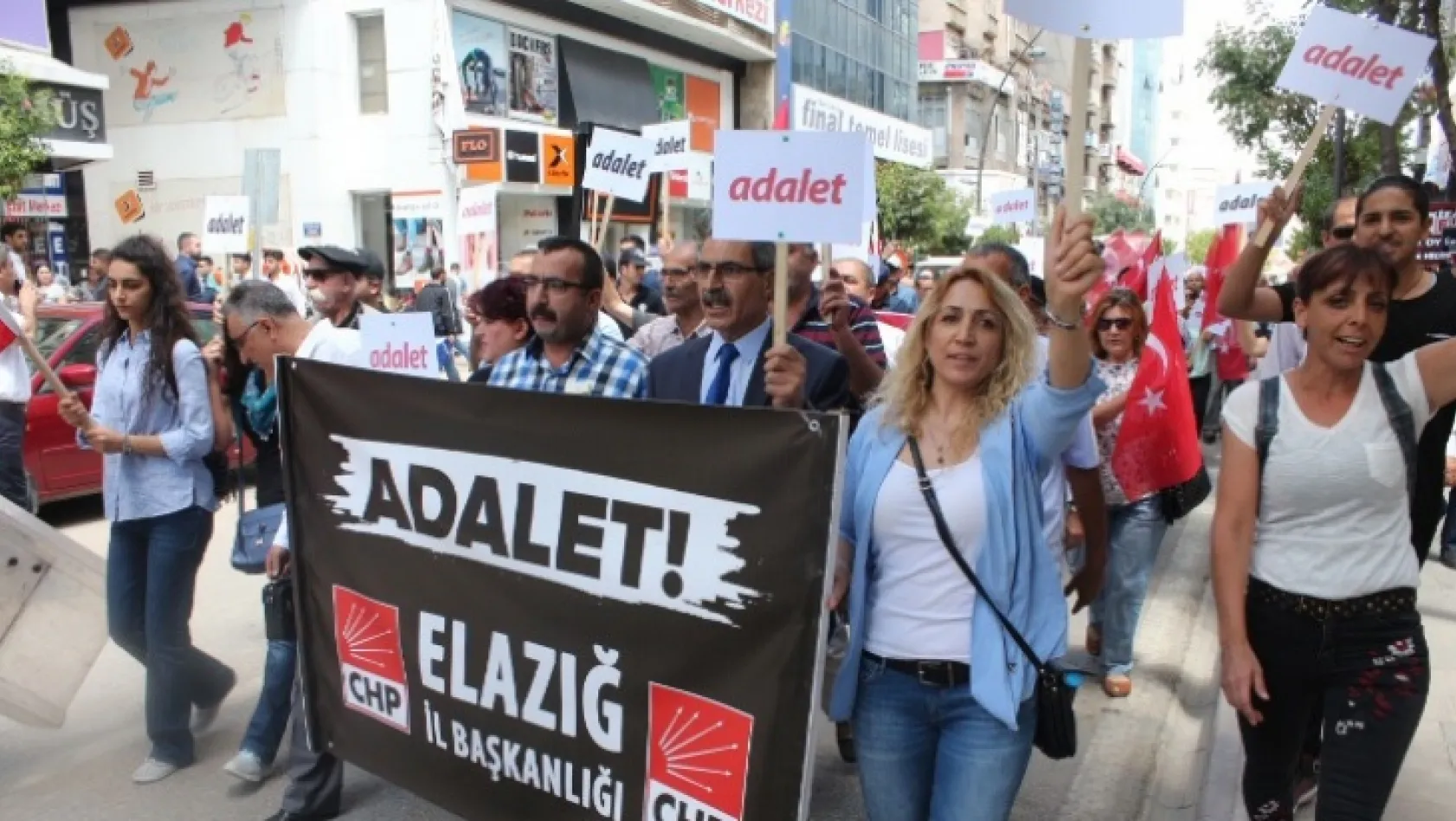 CHP'liler, Kılıçdaroğlu'na destek için yürüdü