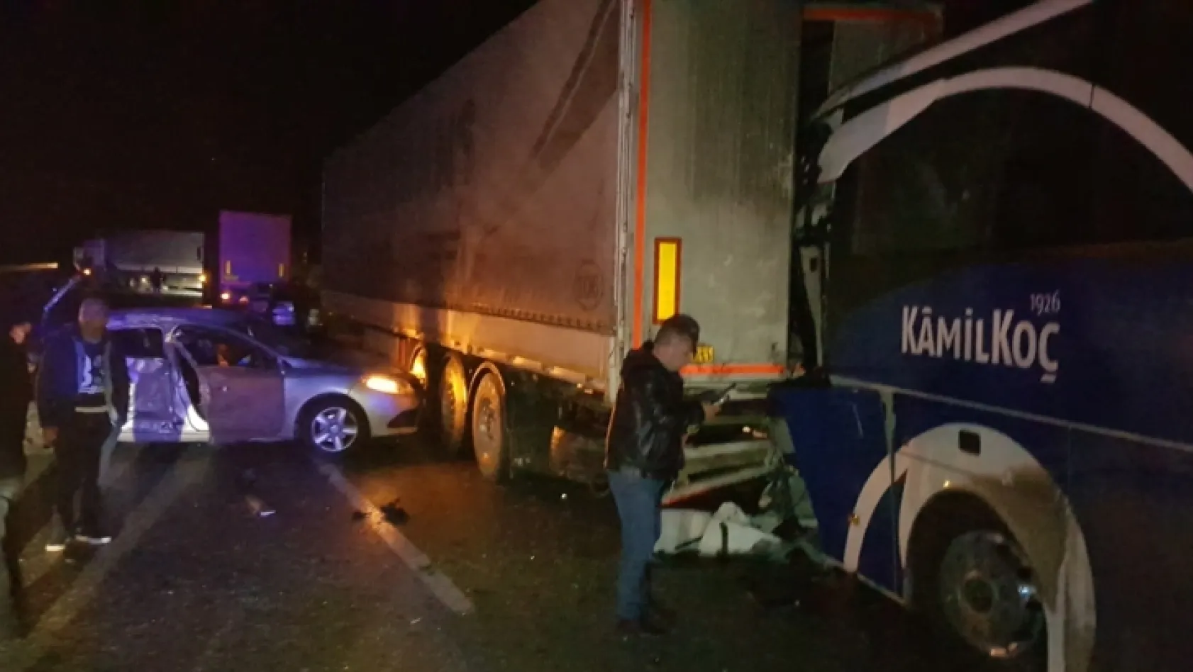 Erzincan'da trafik kazası: 11 yaralı