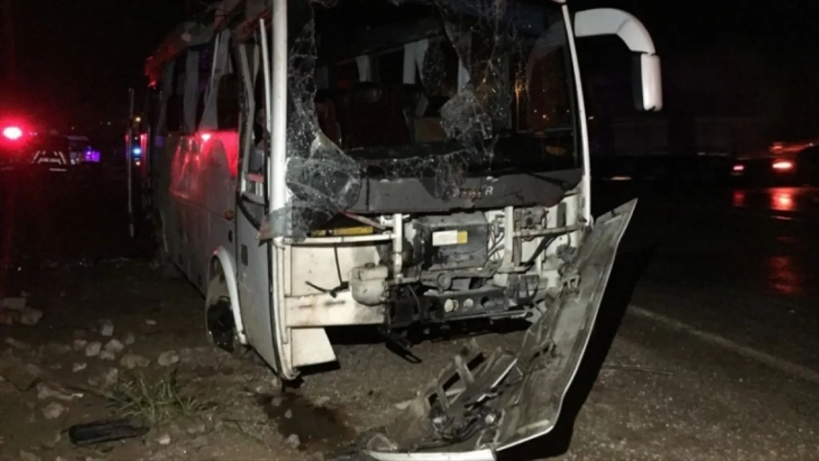 [Video 2] Yolcu otobüsü devrildi! Kaza yerinden ilk görüntüler