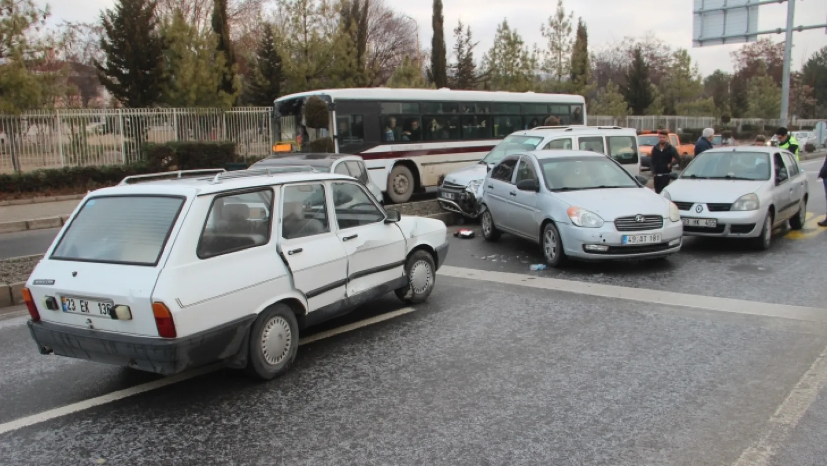 Elazığ'da iki ayrı kaza! 7 araç birbirine girdi