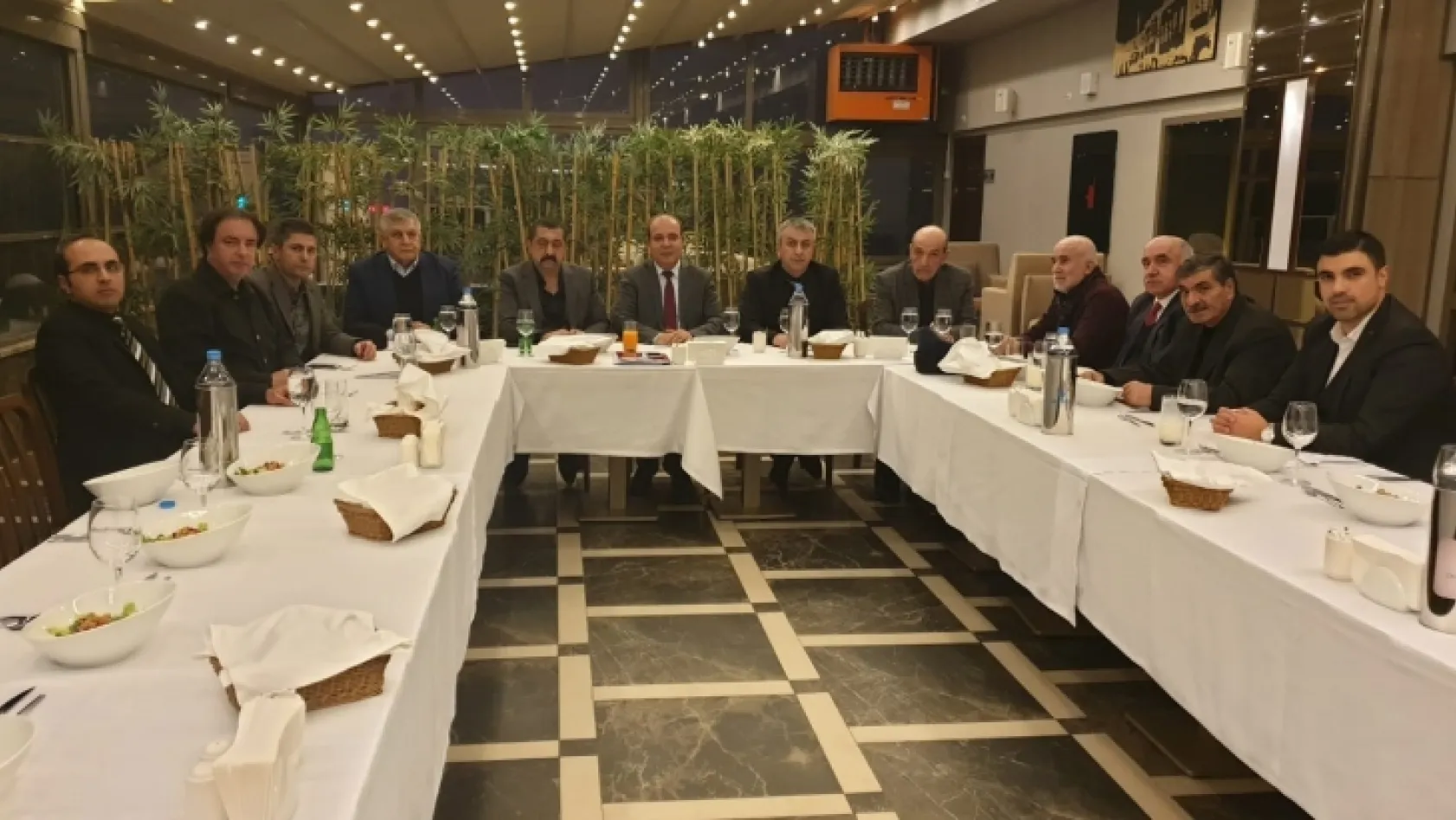 Elazığspor'da eski başkanlarla istişare toplantısı