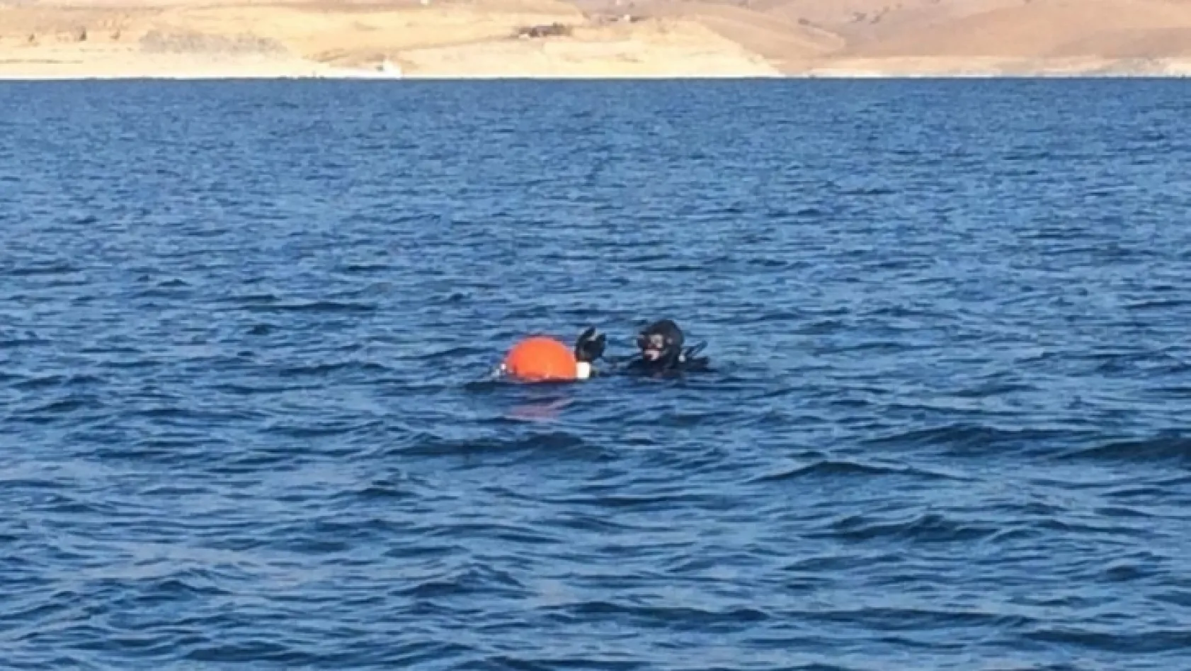 Emekli öğretmen, su altında ROV cihazı ile aranıyor