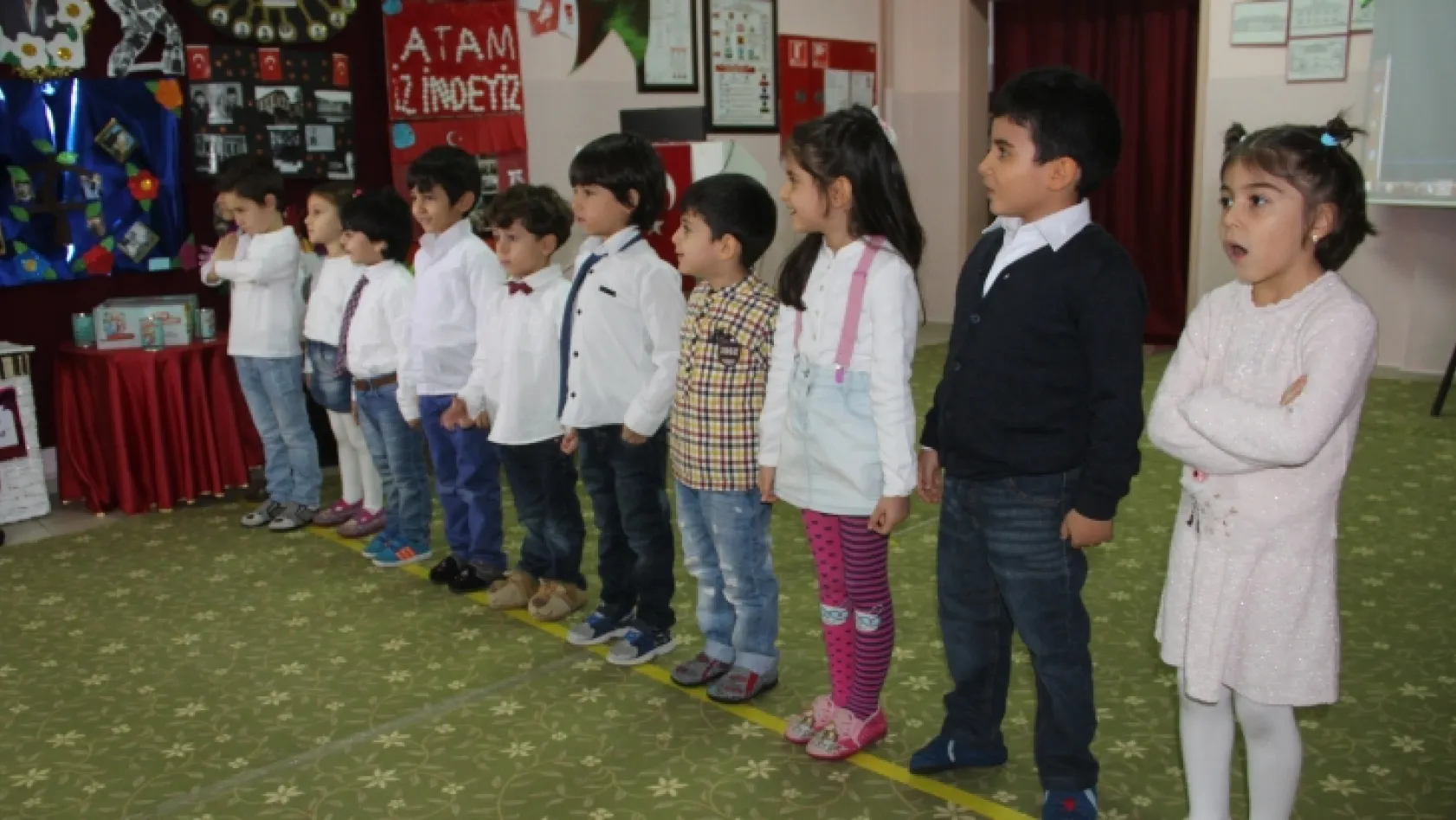 Elazığ'da çocuklar çocukları sevindirdi