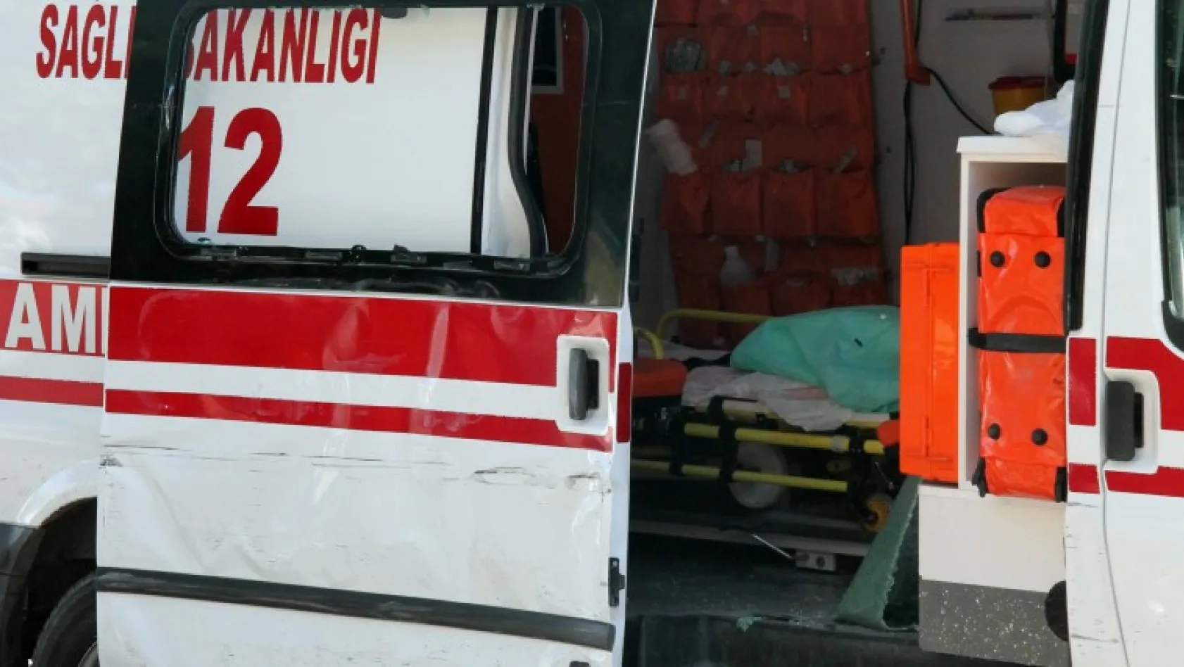 Elazığ'da ambulans ile otobüs çarpıştı