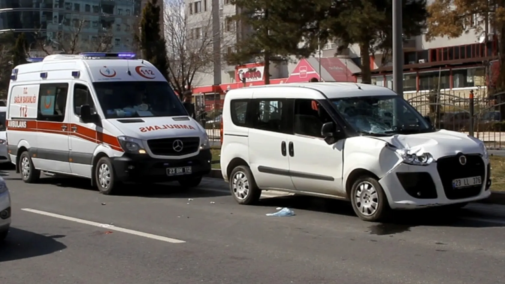 Elazığ'da kaza! 3 yaralı