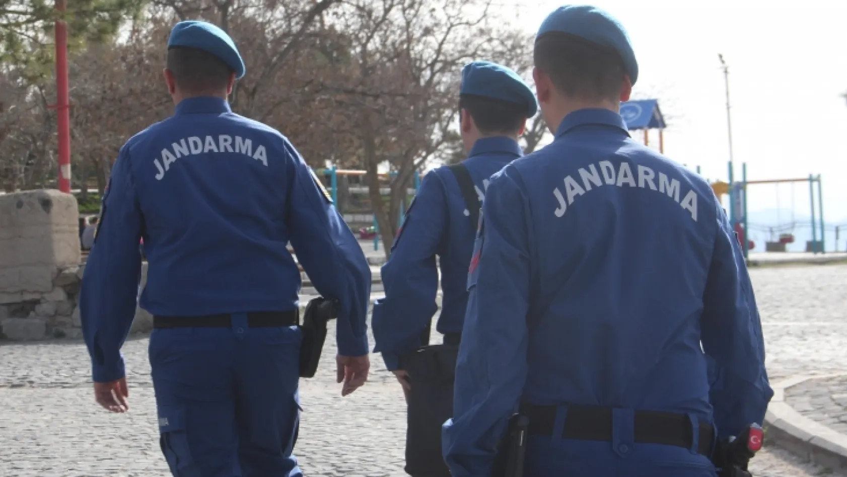 Jandarma ekipleri yeni yazlık kıyafetlerini giydi