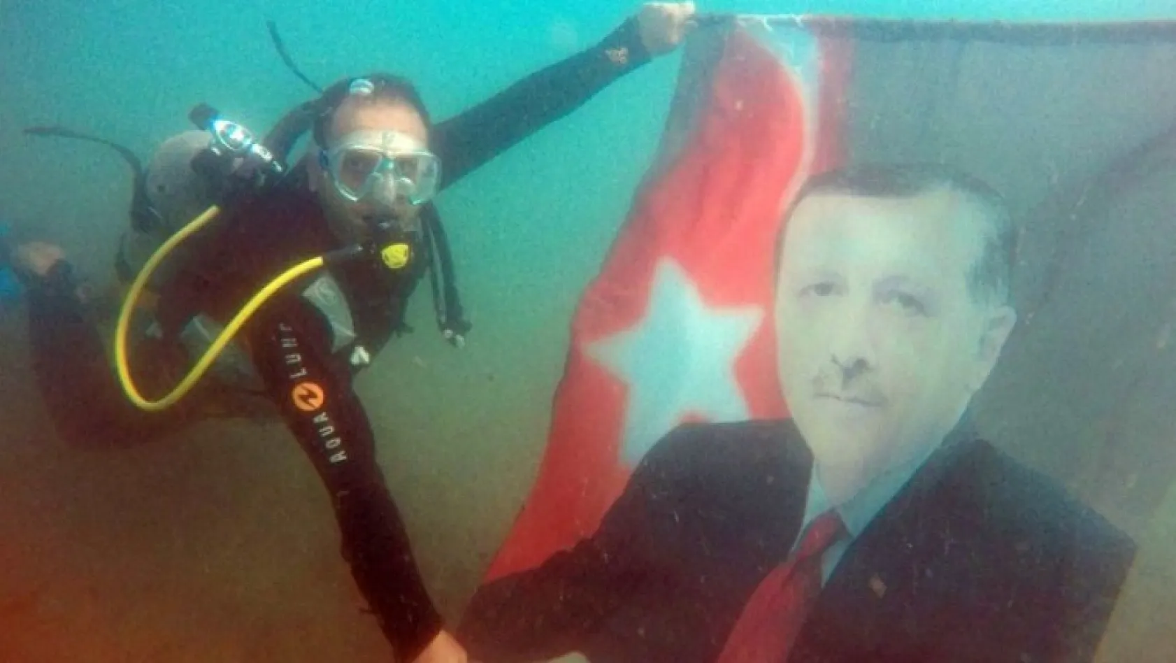 Erdoğan'a sevgisini böyle gösterdi