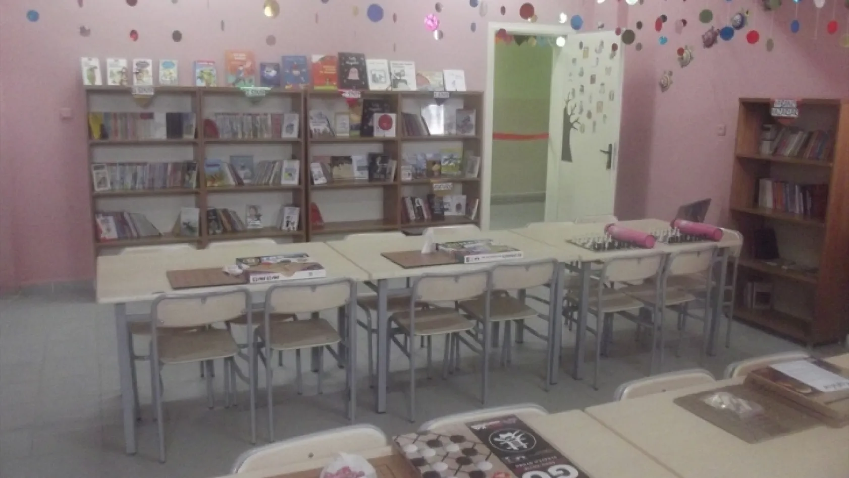 Sivrice'de okulda kütüphane açıldı