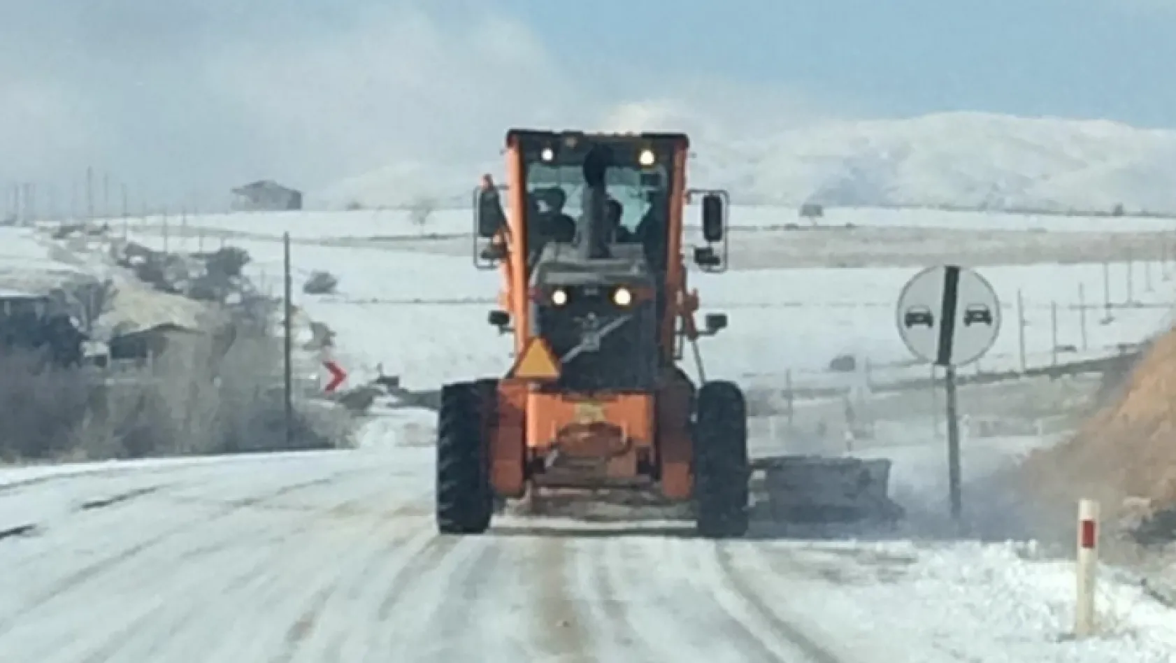 Kar nedeniyle 23 köy yolu ulaşıma kapandı
