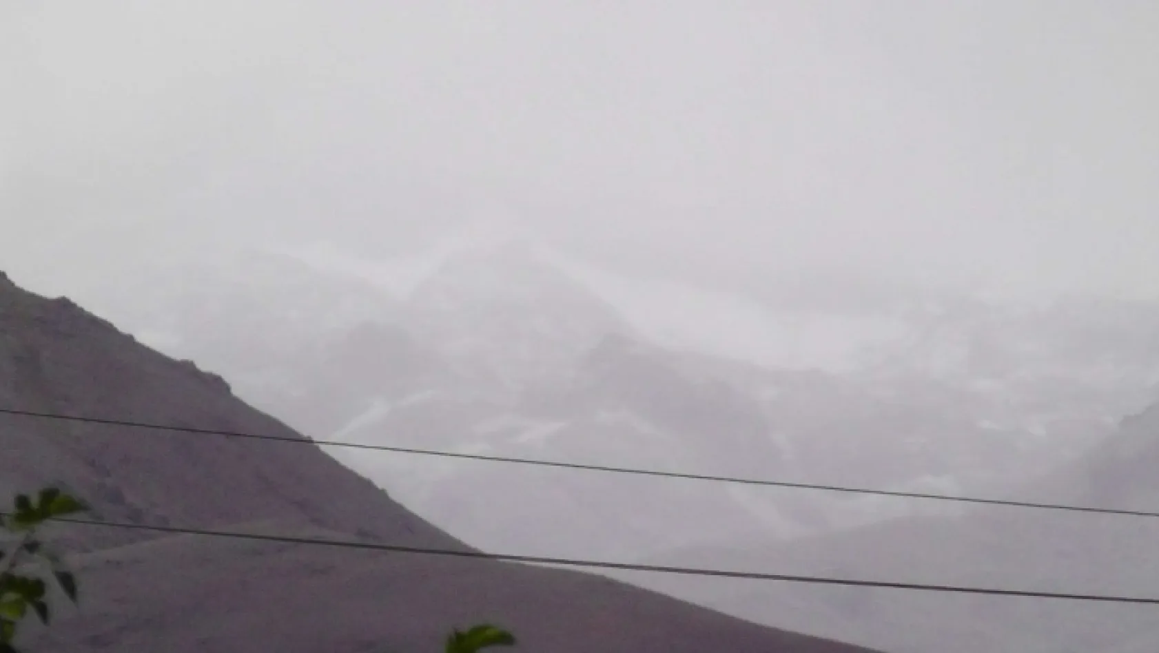 Munzur Dağları'na yılın ilk karı düştü