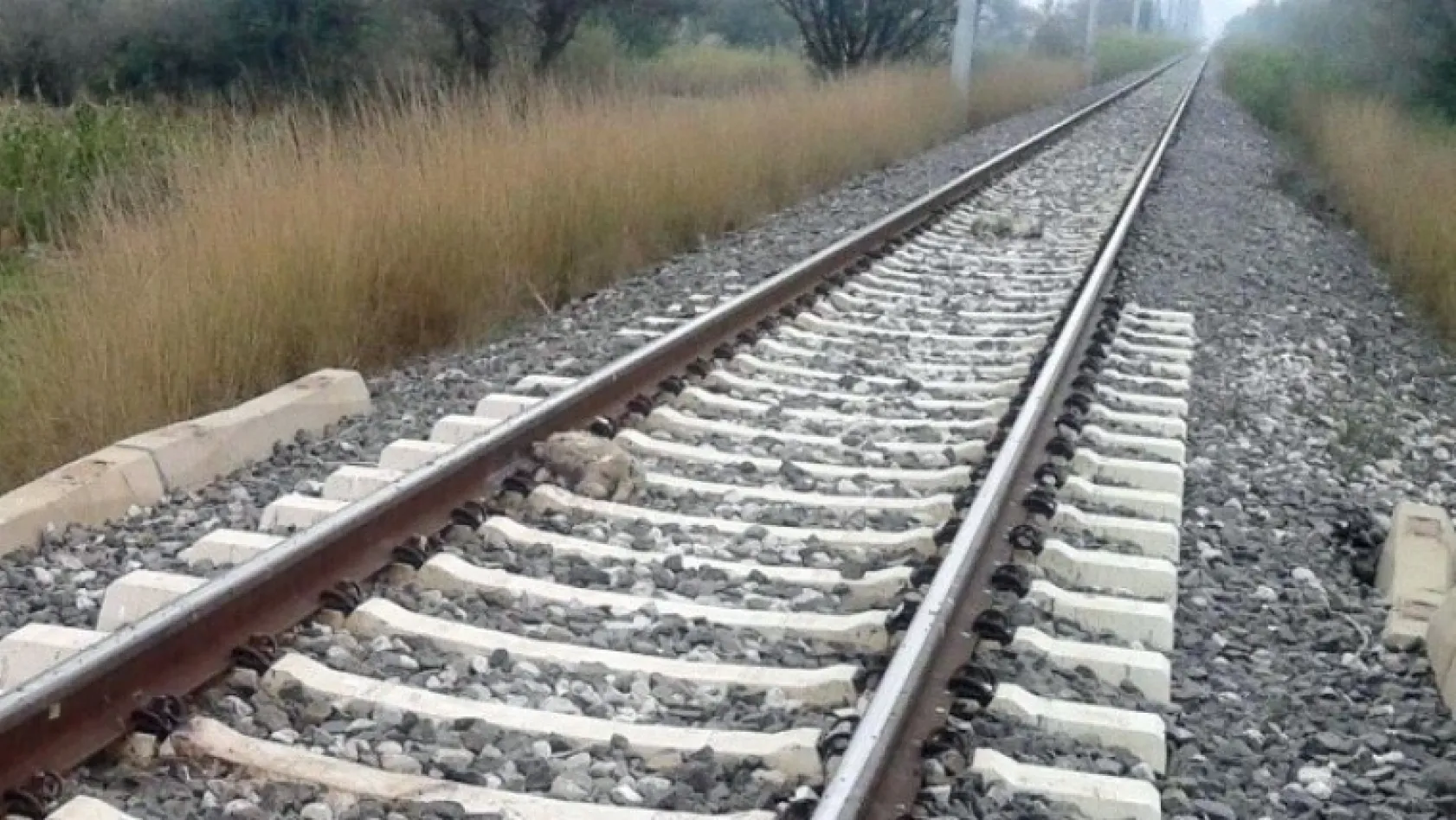 Trenin çarptığı demiryolu işçisi öldü