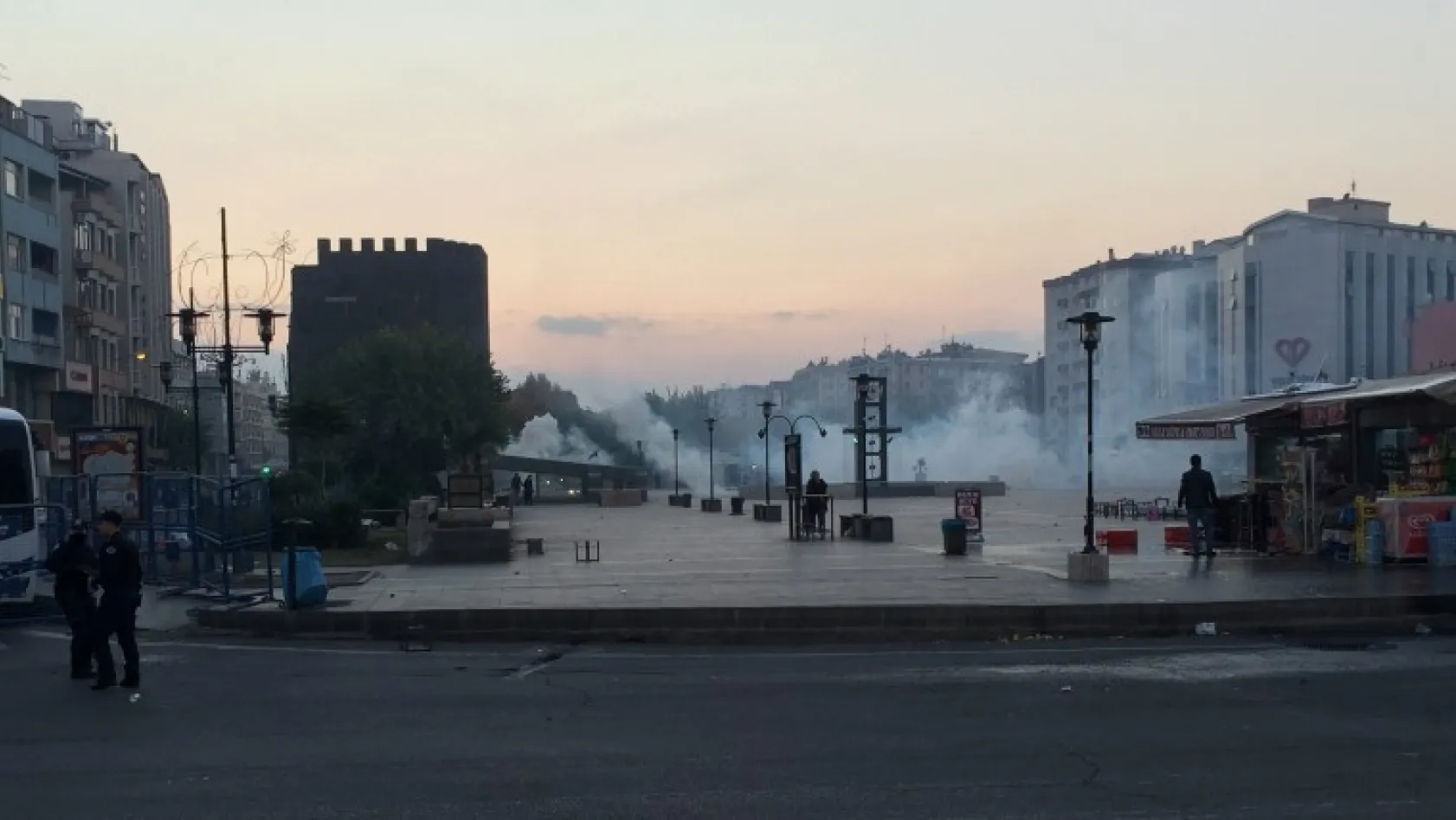 Diyarbakır'daki olayda Elazığlı polis şehit oldu