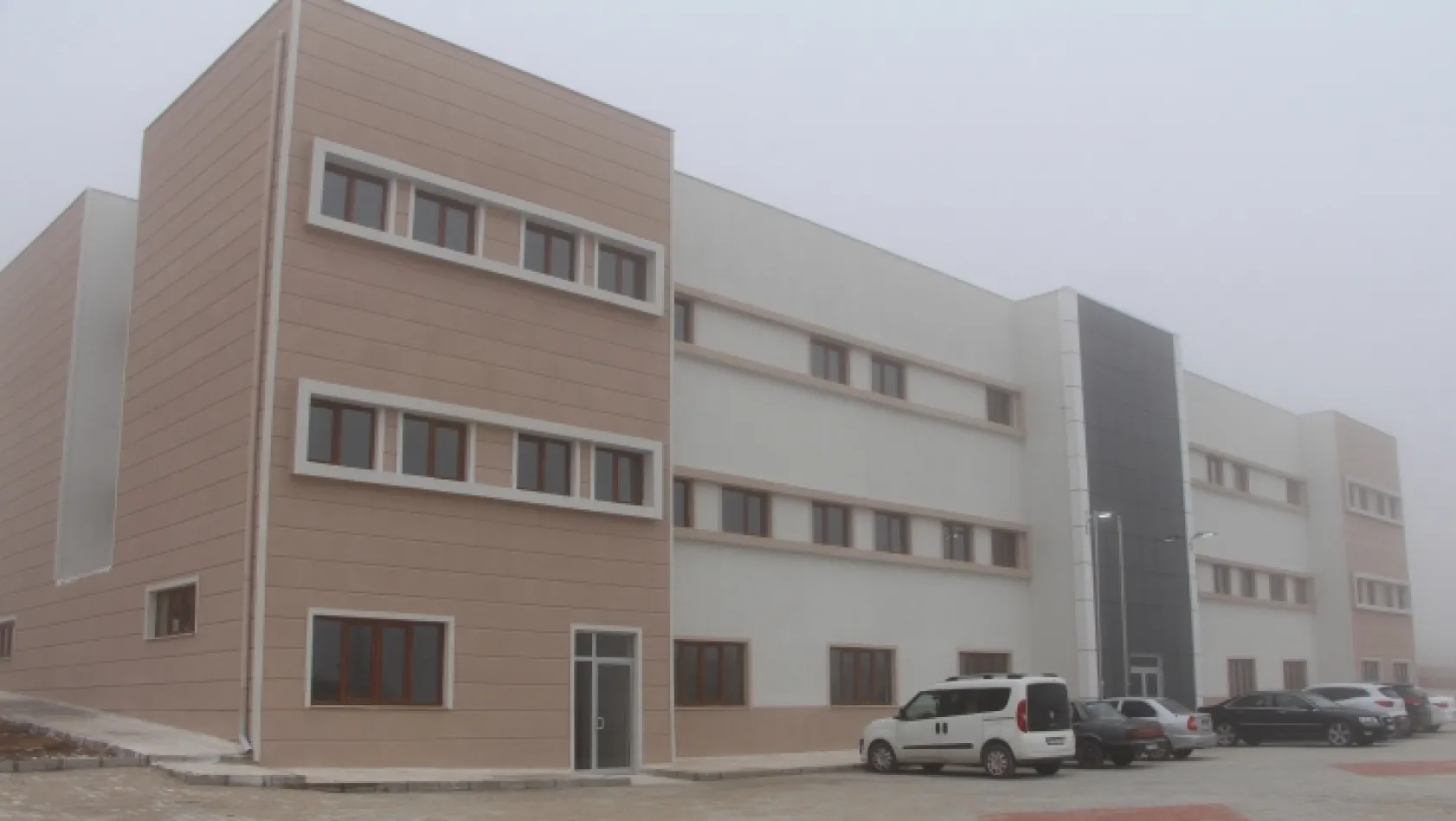 Rektör Demirdağ, Baskil MYO yeni binasını gezdi