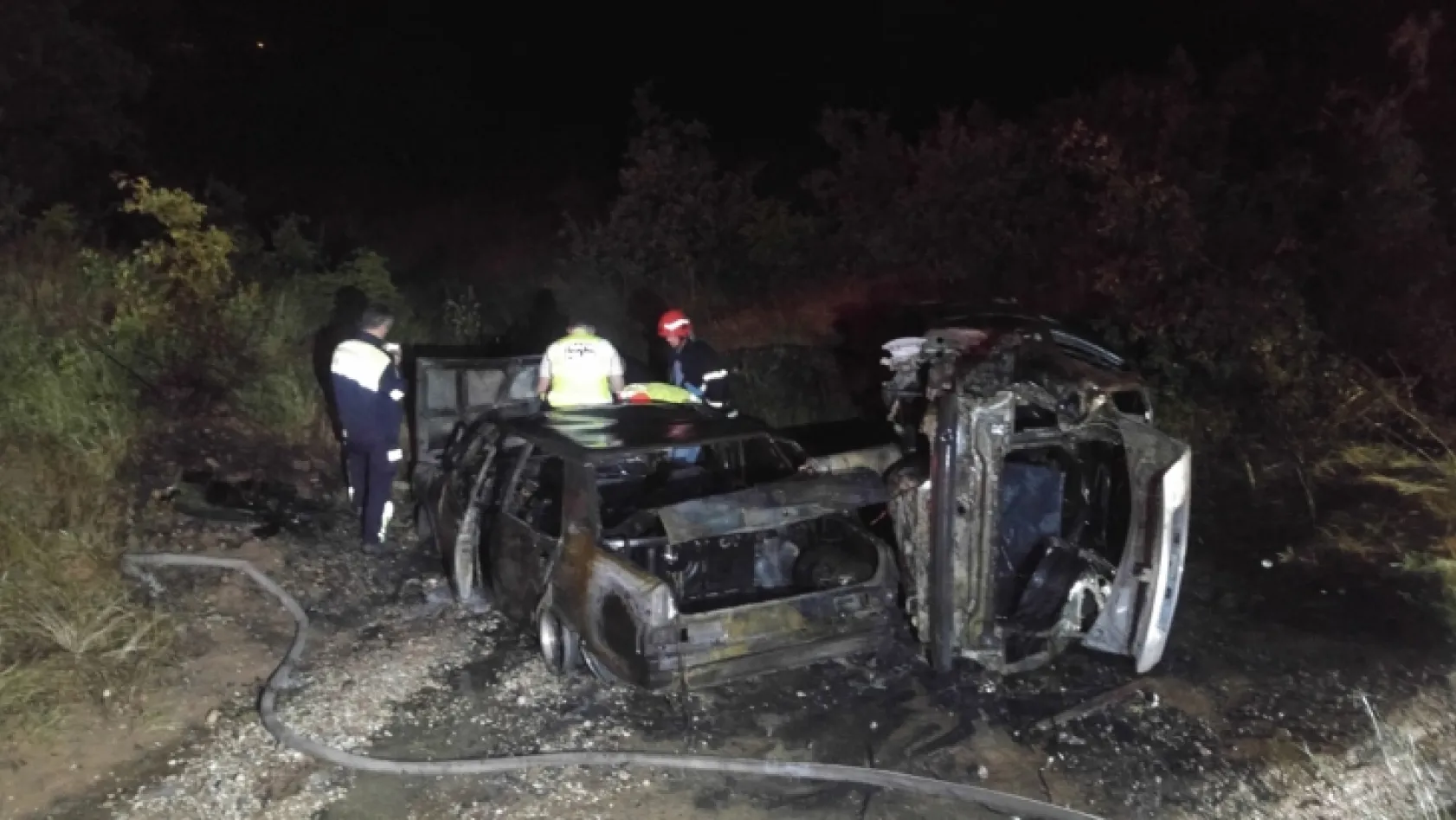 Tunceli-Elazığ yolunda kaza! 2 araç yandı, 4 kişi yaralandı