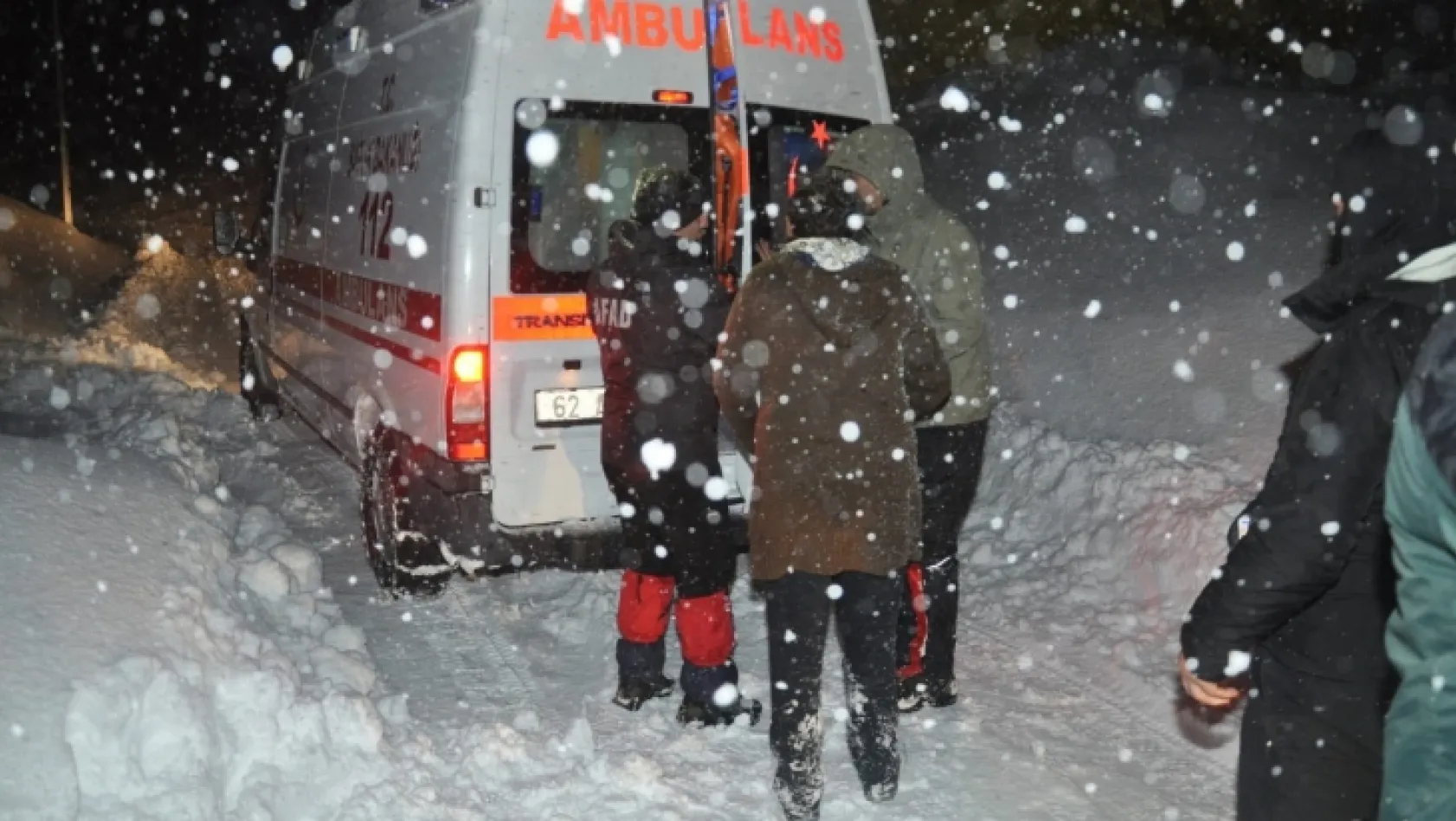 Tunceli'de kar ve tipiye yakalanan 301 kişi kurtarıldı