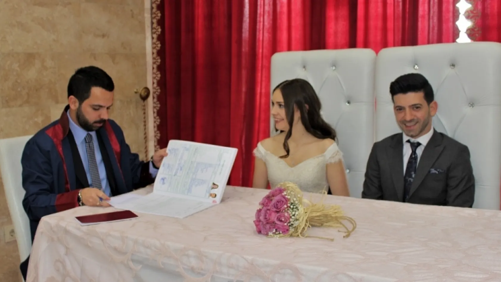 Elazığ'da çiftler, nikah için 14 Şubat'ı seçti