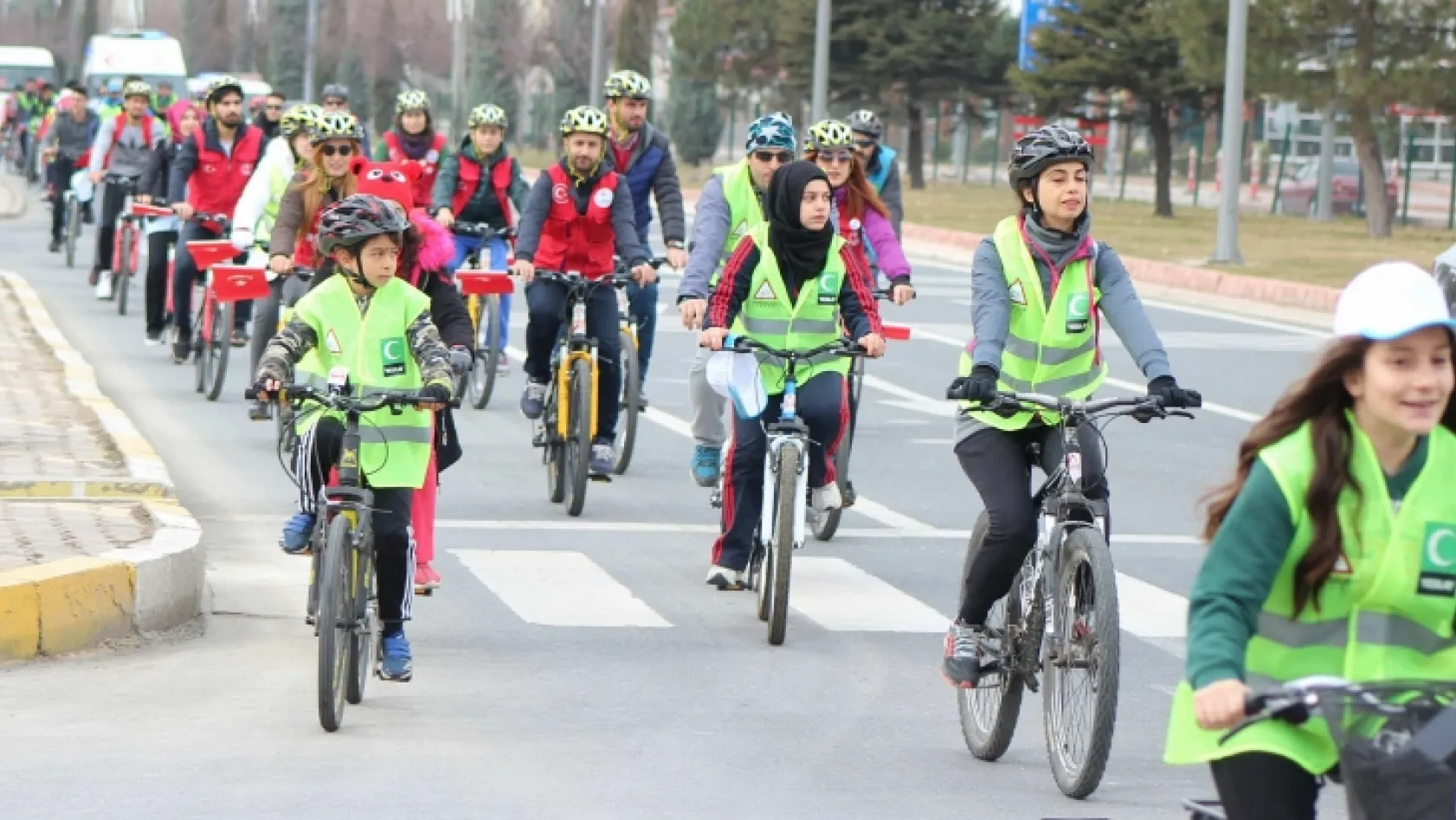 Yeşilay Haftası nedeniyle bisiklet turu düzenlendi