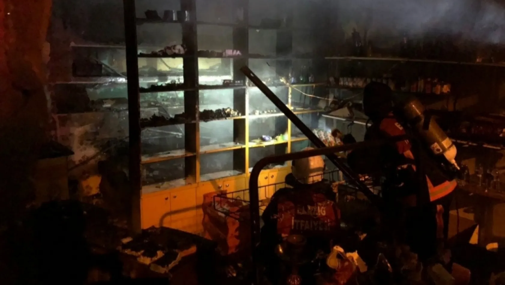 Elazığ'da iş yeri yangını