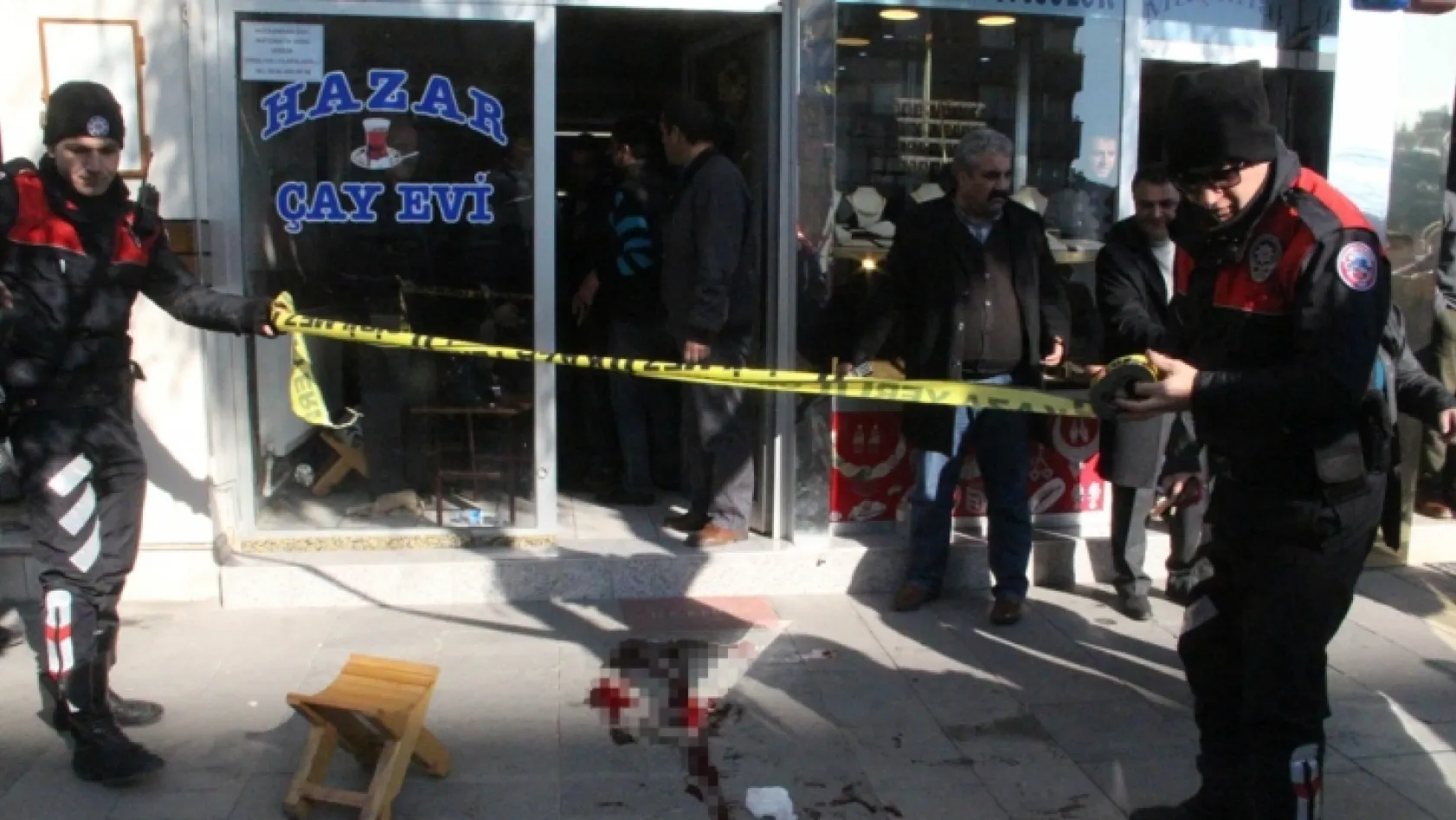 Çay ocağı önünde silahlı saldırı: 3 yaralı