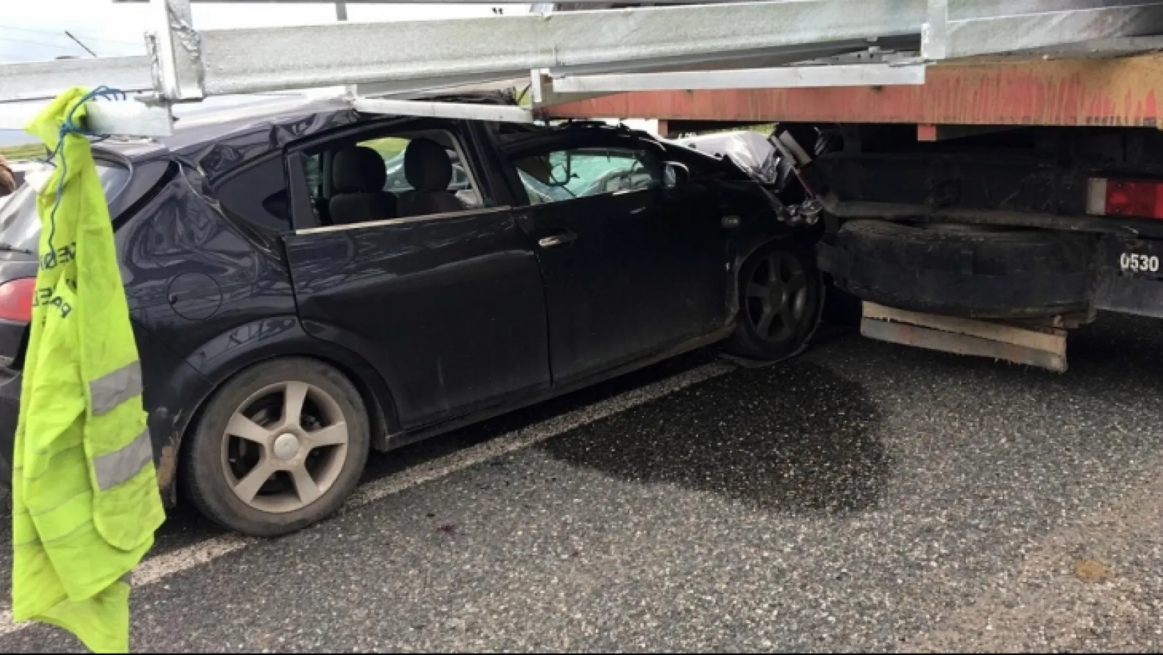 Otomobil kamyona arkadan çarptı: 5 yaralı