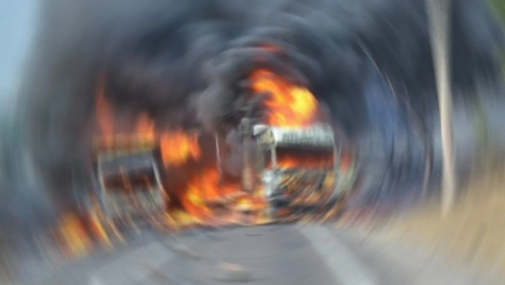 PKK'lı teröristler Tunceli'de araç yaktı