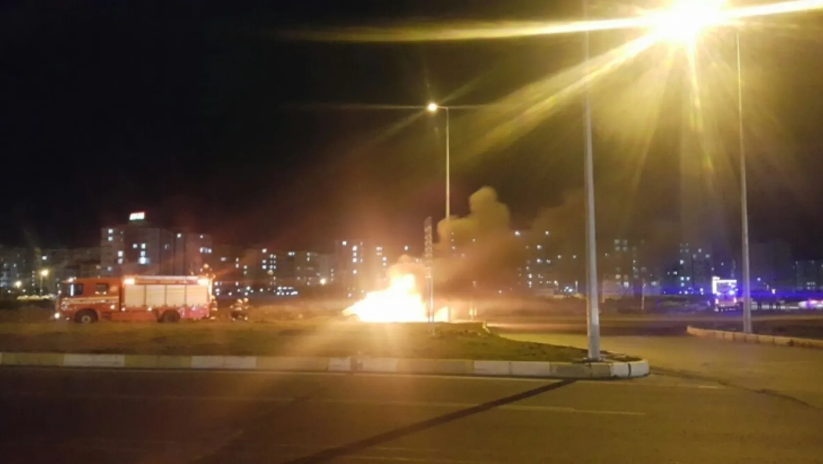 Diyarbakır'da kaza yapan LPG'li otomobil alev aldı