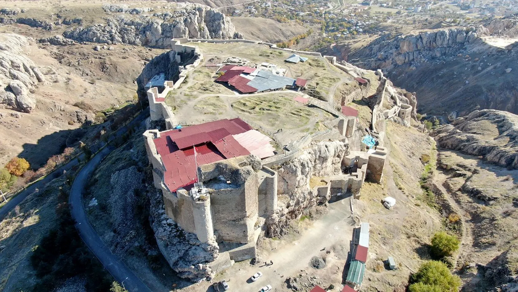 Harput Kalesi'nde arkeolojik kazılar devam ediyor