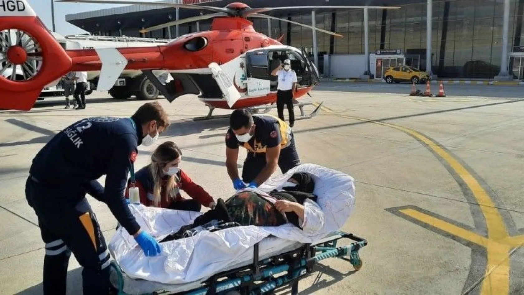 Hasta, ambulans helikopterle sevk edildi