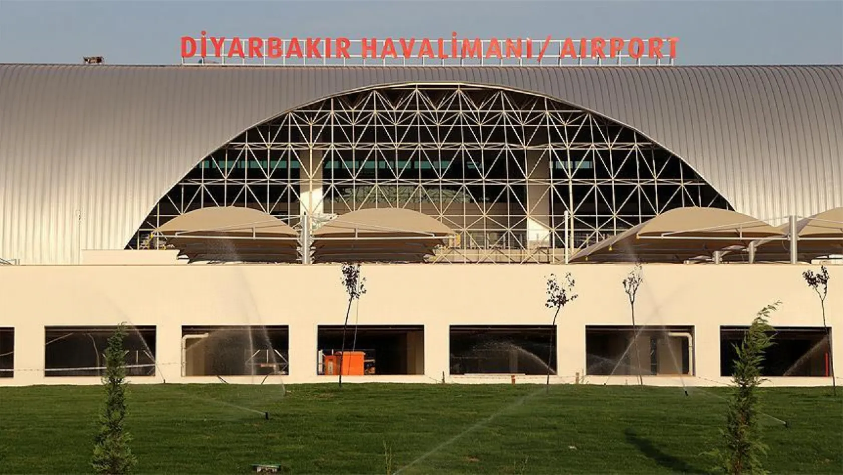 Diyarbakır Havalimanı'nda 'ısınma' krizi