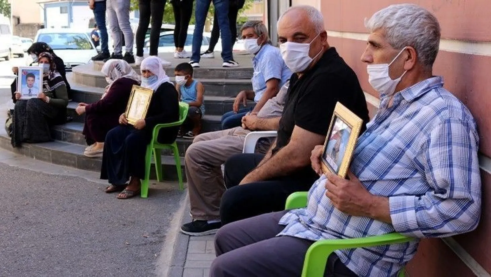 HDP önündeki ailelerin evlat nöbeti 355'inci gününde
