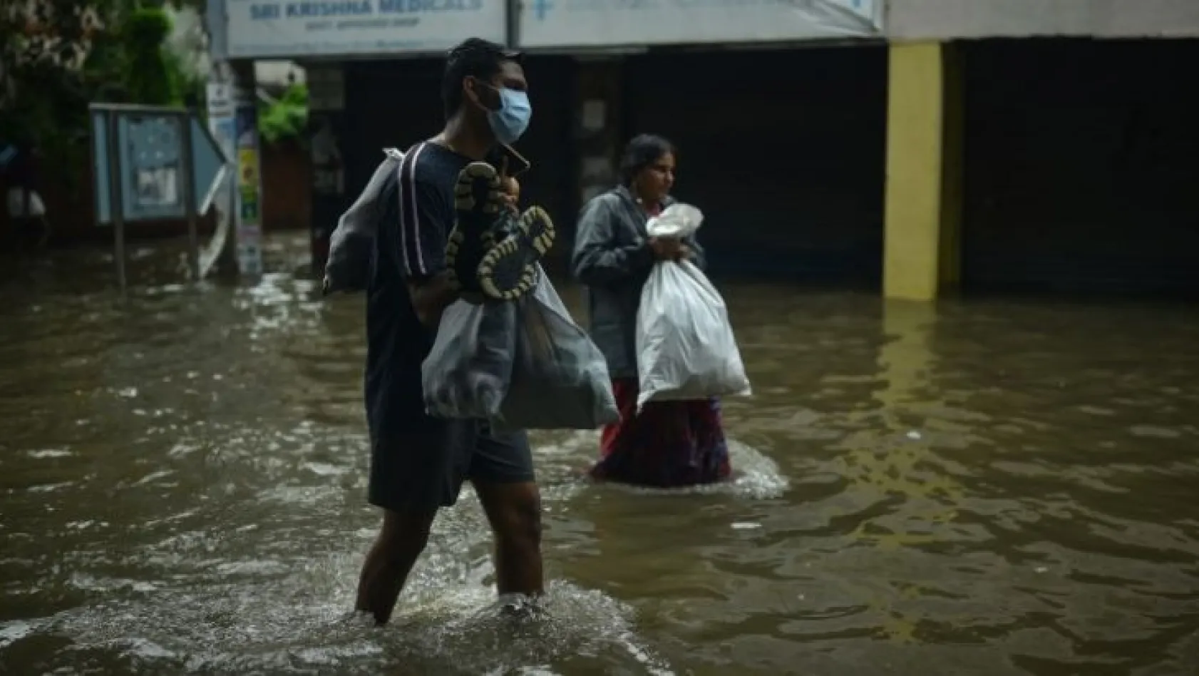 Hindistan'ı sel vurdu! 35 ölü, 100'den fazla kayıp