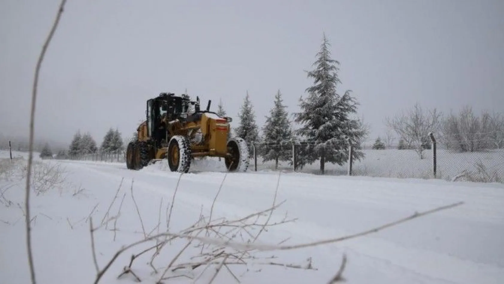 İlçelerde  kar etkili oldu, 20 köy yolu kapandı