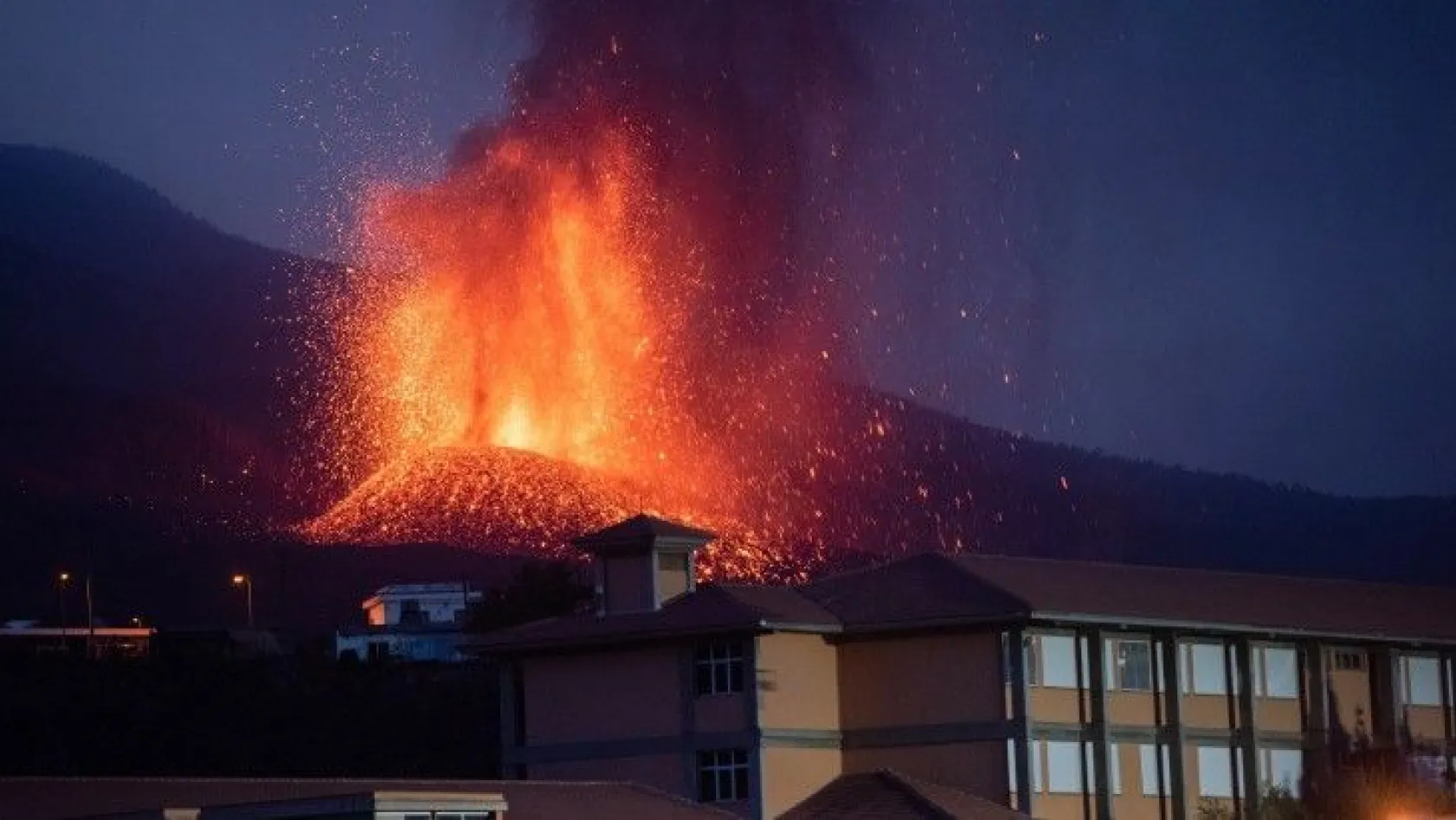 İspanya'da yanardağ patlaması meydana geldi