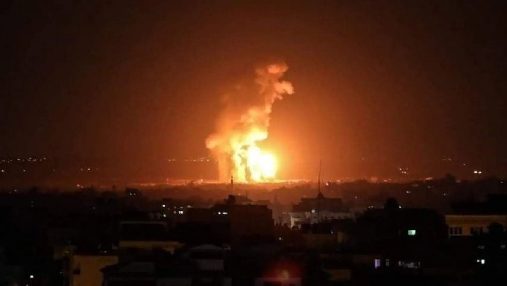 İsrail savaş uçakları Gazze Şeridi'ni vurdu
