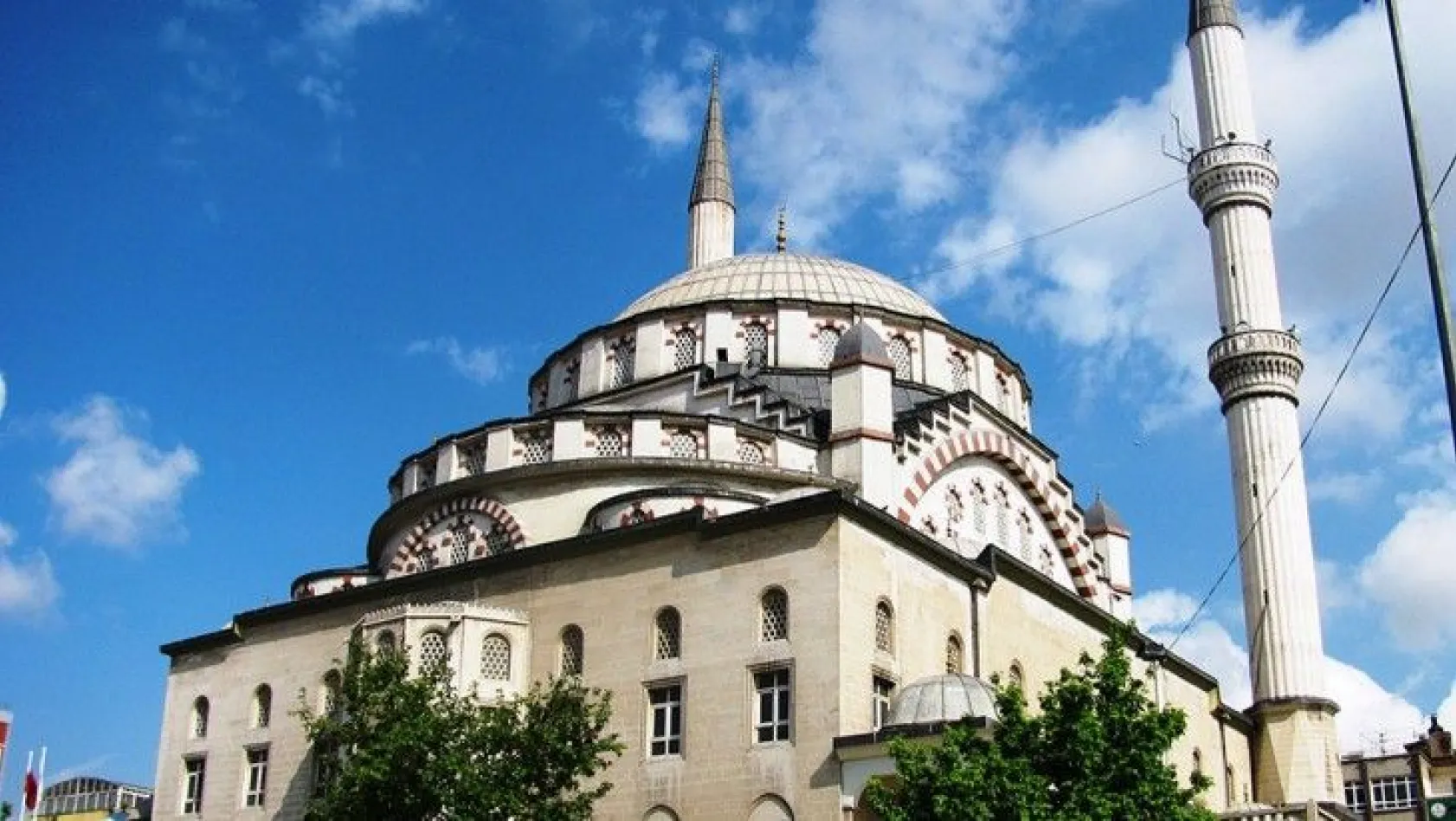 İzzet Paşa Camii ibadete açıldı