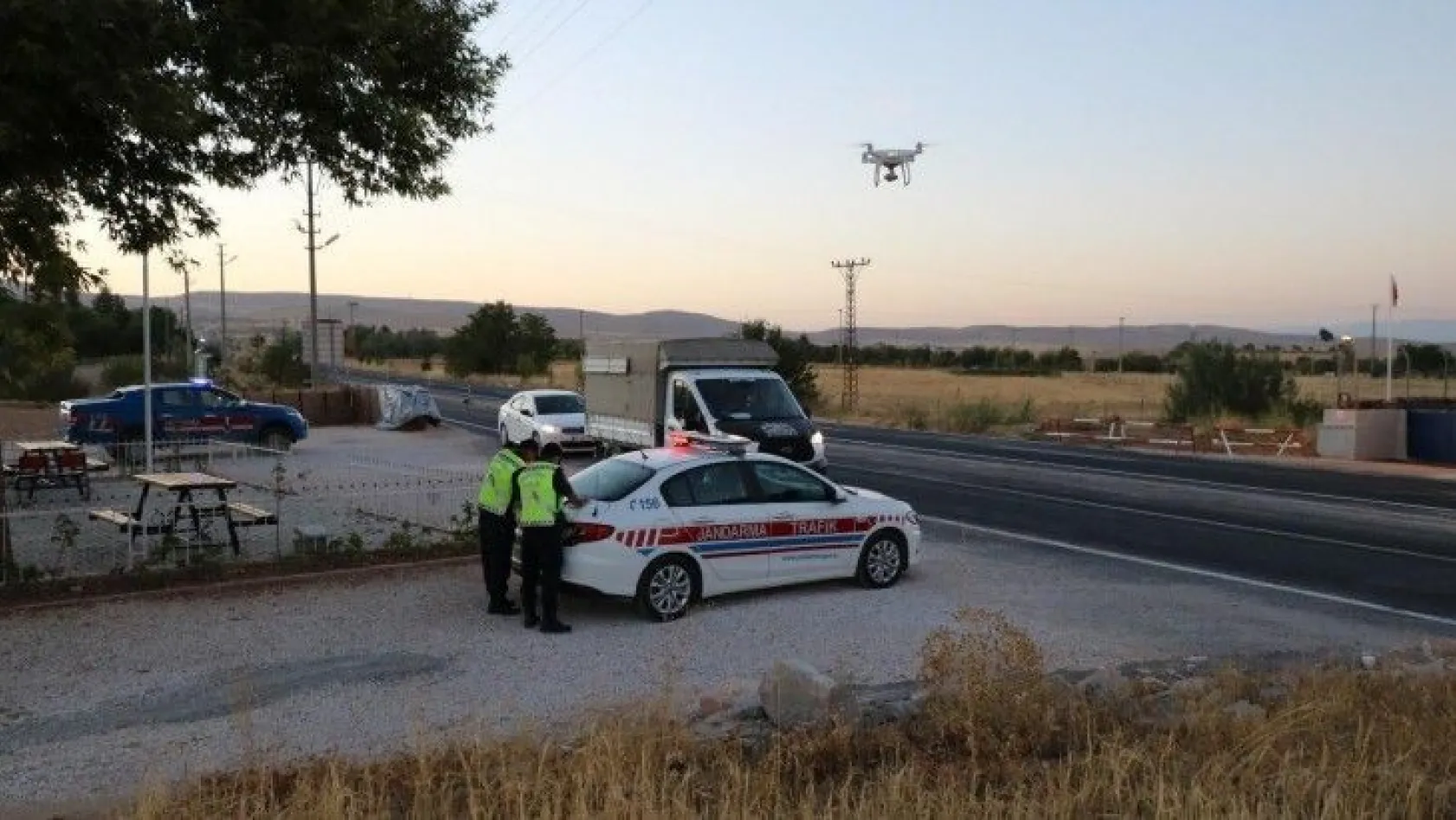Jandarma, drone destekli uygulamayla vatandaşları uyardı