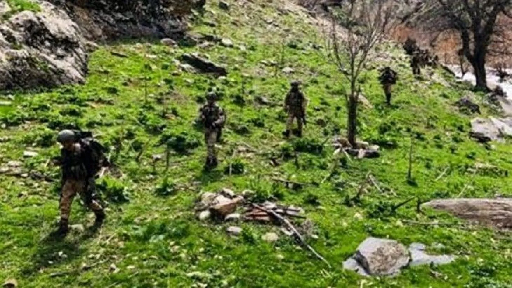 Jandarma, PKK'ya ait 32 odalı sığınağı imha etti