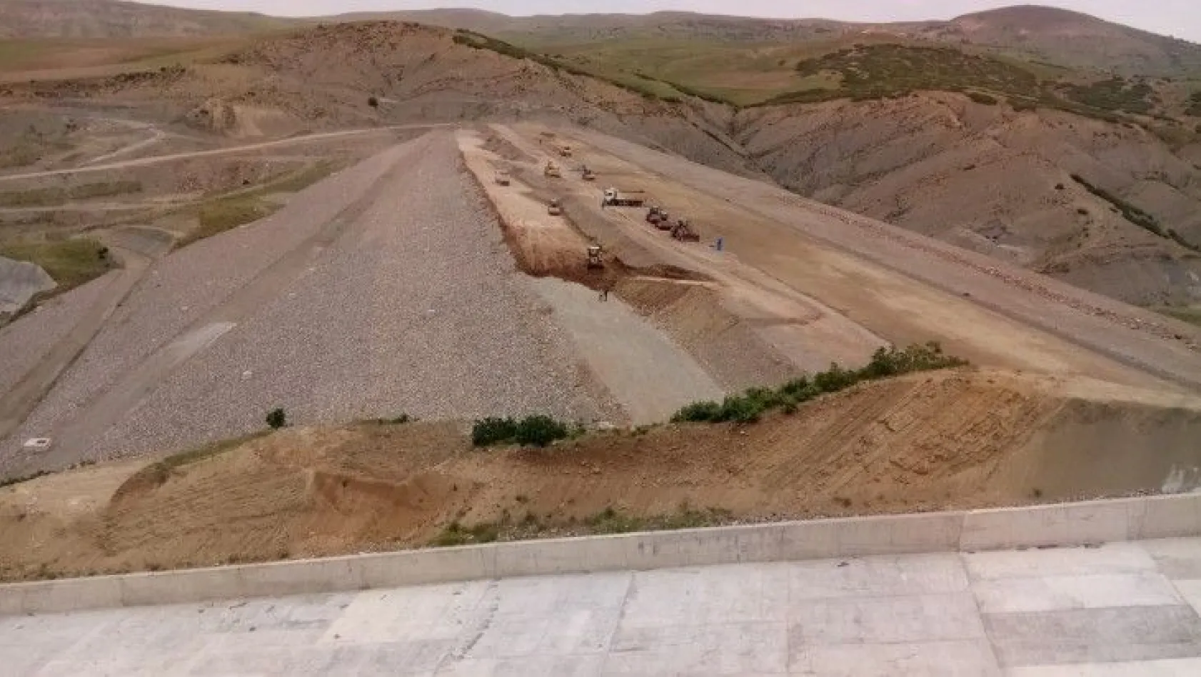 Kanatlı Barajı'nın yapım çalışmaları sürüyor