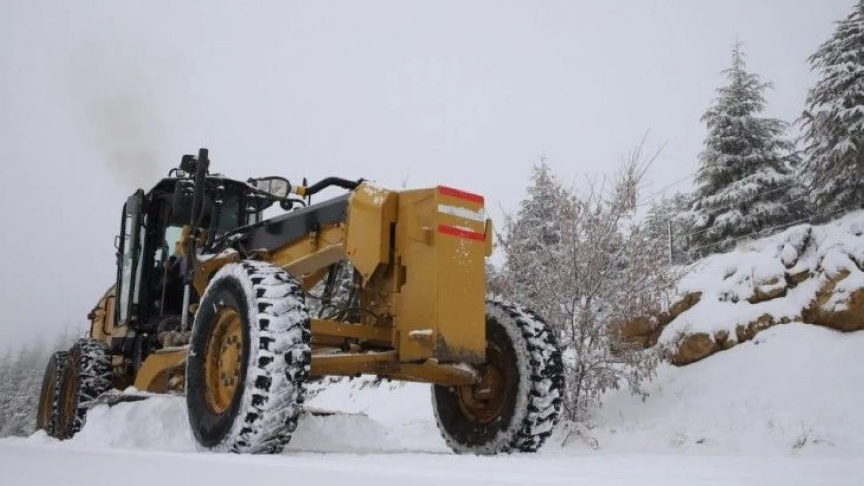Kar, bir gecede 441 köy yolunu kapattı