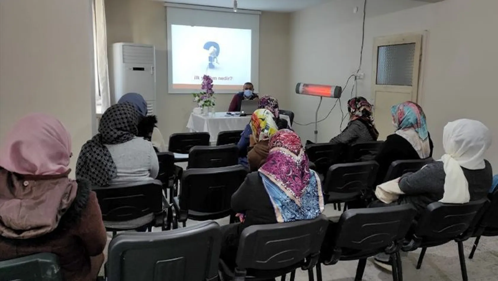 Karakoçan'da kadınlara ilk yardım eğitimi
