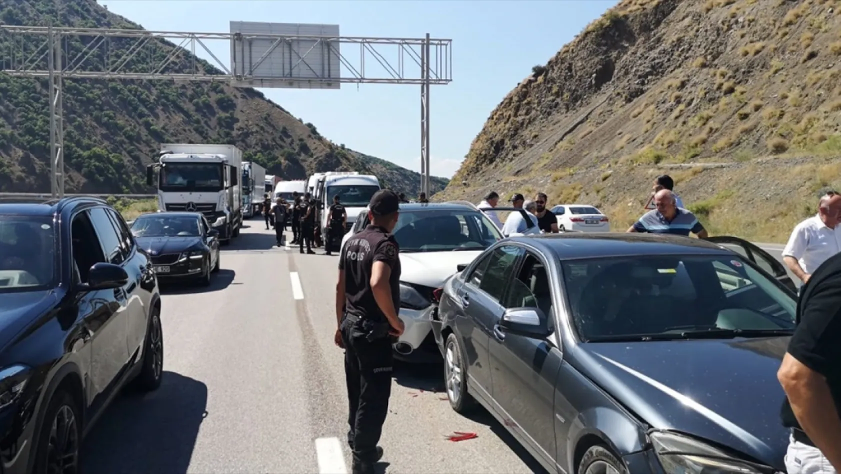 Kılıçdaroğlu'nun konvoyunda kaza!
