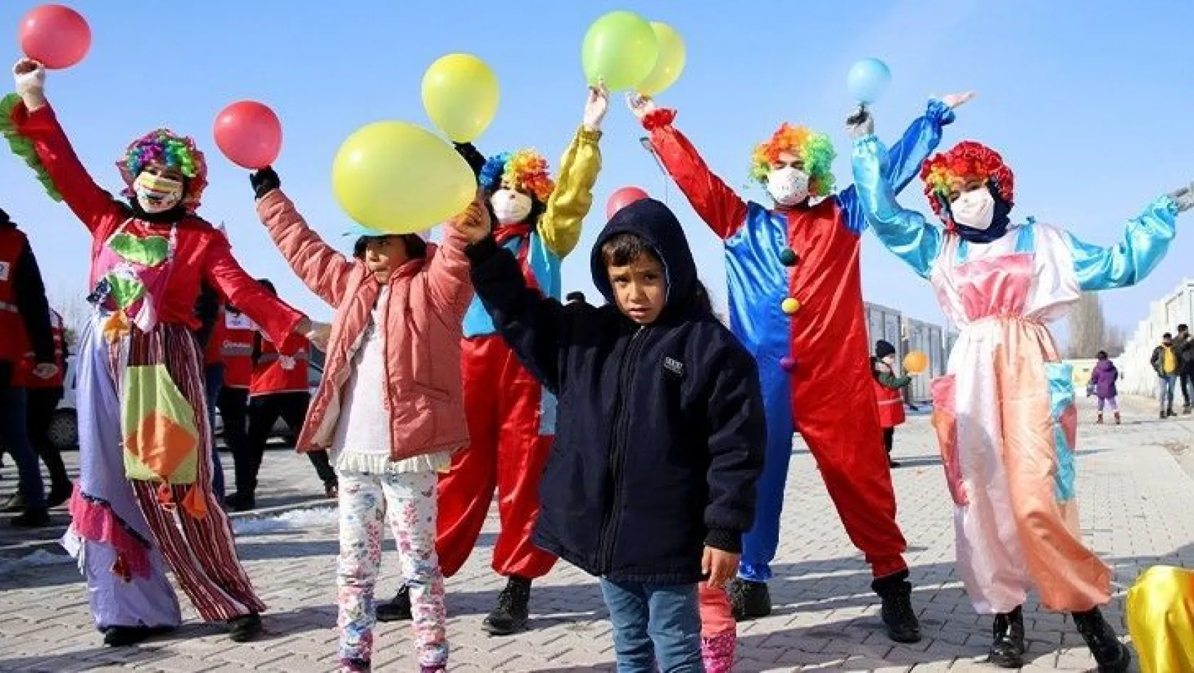 Konteyner kentteki depremzede çocuklara özel etkinlik