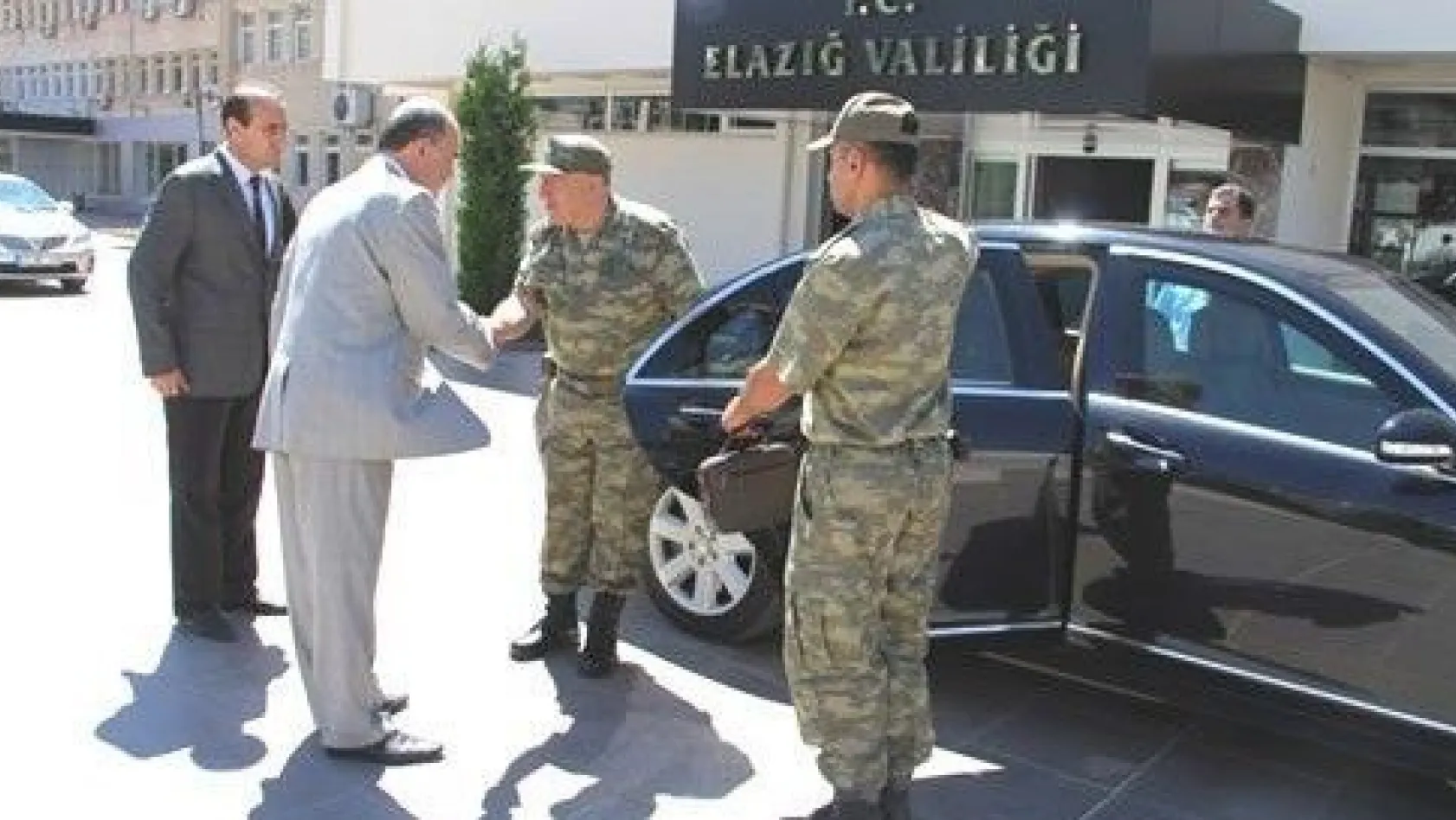 Korgeneral Akbaş, Vali Erol’u Ziyaret Etti