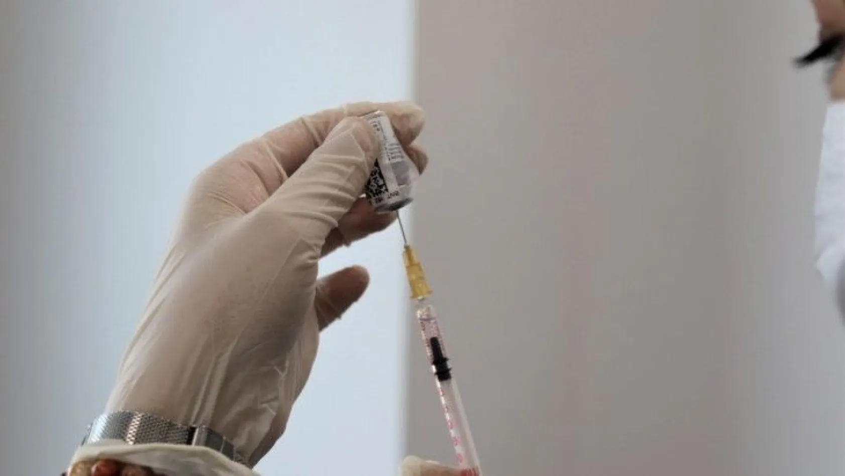Koronavirüs aşısının 3. dozunda 'çapraz aşılama' önerisi