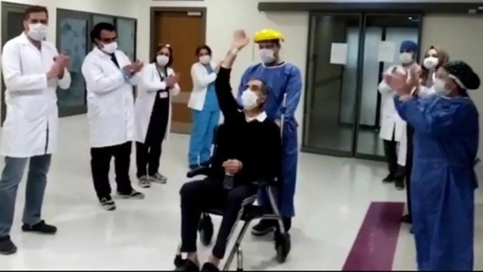 Koronavirüsü yenen hastalar alkışlarla taburcu edildi