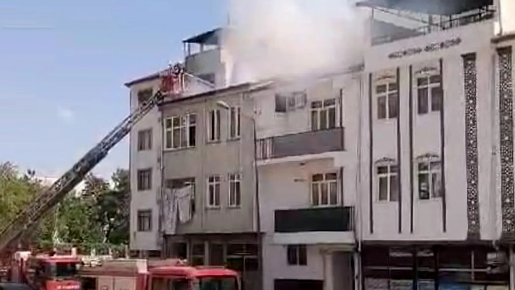 Kültür Mahallesi'nde çatı yangını