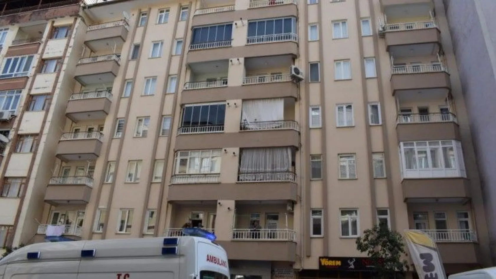 Malatya'da balkondan düşen kadın hayatını kaybetti