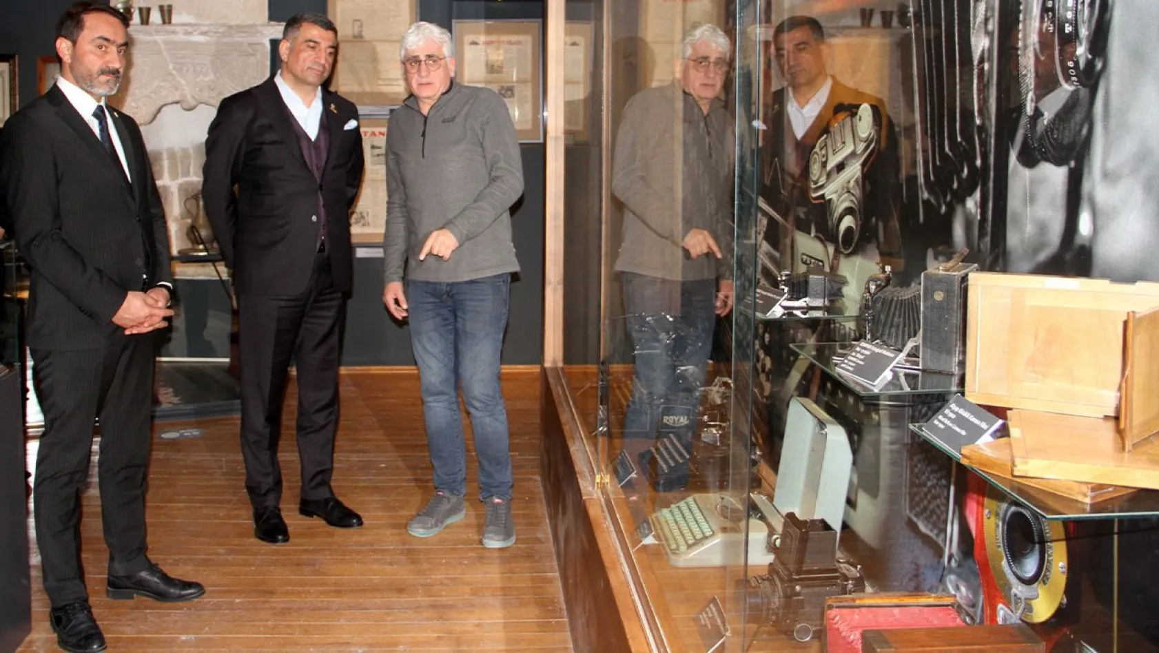 Milletvekili Erol, Basın Müzesi'ni gezdi