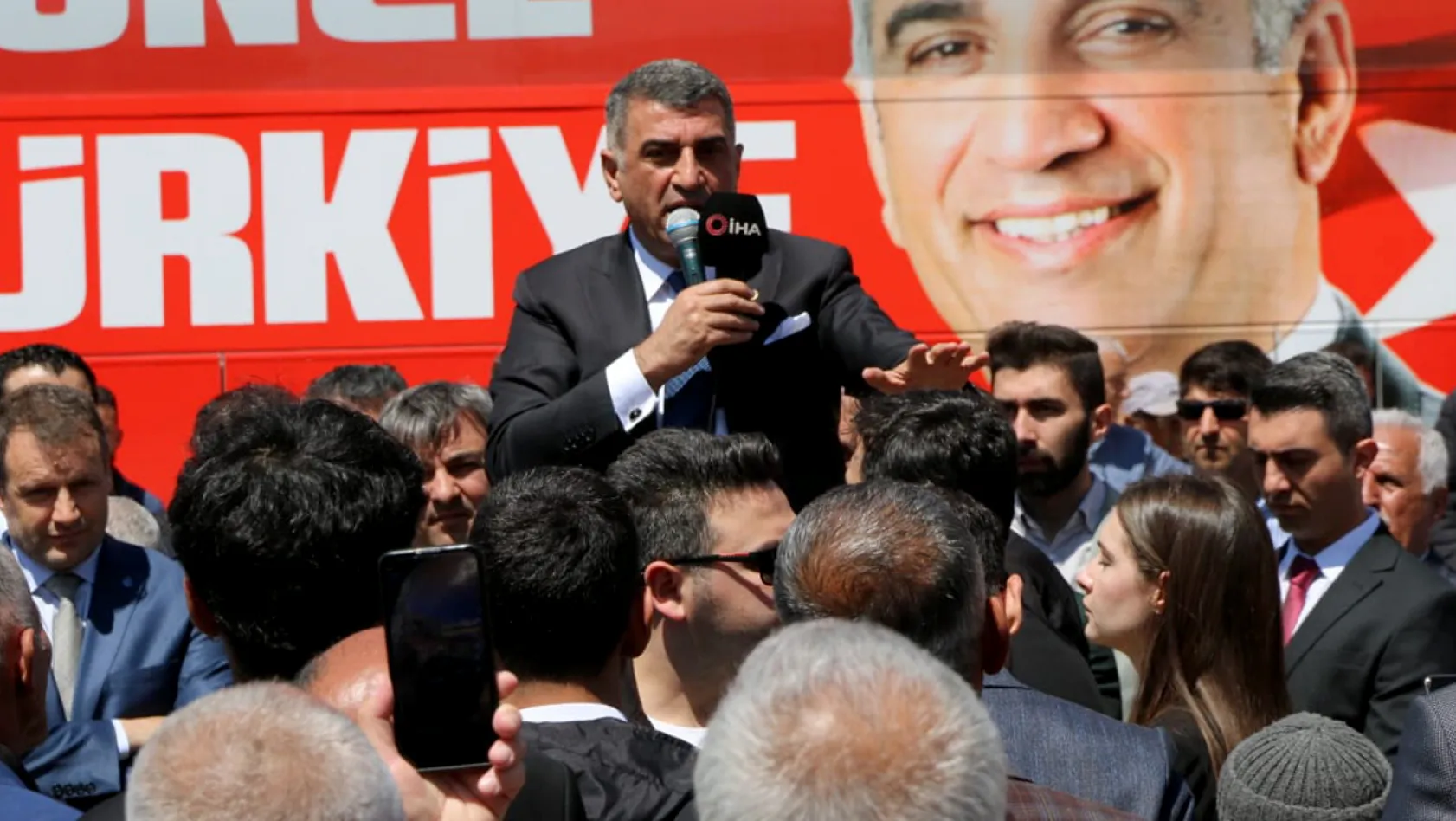 Milletvekili Erol, Karakoçan'da esnaf ve vatandaşlarla buluştu